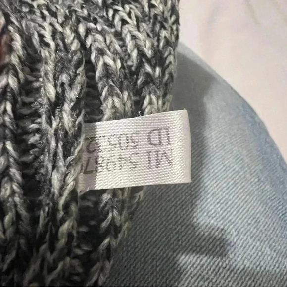Venezia Jeans Cloathing Co. Black Gray and White Mans Sweater Size 22-24 - Picture 4 of 4